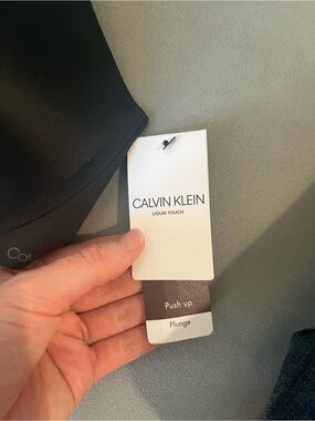 Calvin Klein Liquid Touch PushUp Plunge Bra